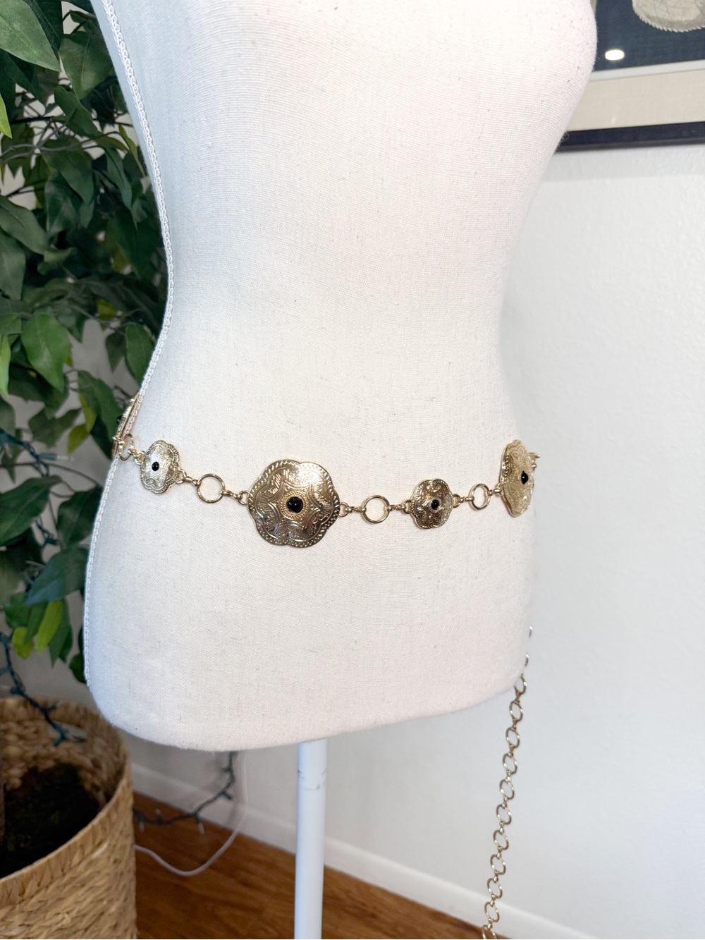 NWT Forever 21 Gold Disc Chain Belt Women’s One Size - Picture 1 of 2